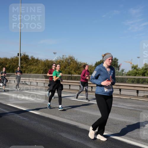 03.10.2025 - Köhlbrandbrückenlauf Julia Fischer http://msf.ph/oto/9014594 03.10.2025 13:10:20 Position 3  meine-sportfotos.de