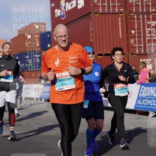 03.10.2025 - Köhlbrandbrückenlauf Michael Burmester http://msf.ph/oto/9014595 03.10.2025 10:14:35 Ziel 1305, 1598, 1633, 1820, 2230, 2747, 2938, 2951, 2986, 3645, 3843 meine-sportfotos.de