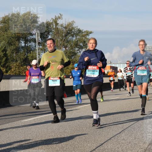 03.10.2025 - Köhlbrandbrückenlauf Luisa Fischer http://msf.ph/oto/9014599 03.10.2025 10:59:00 Position 3 1305, 1665, 2230, 3372 meine-sportfotos.de