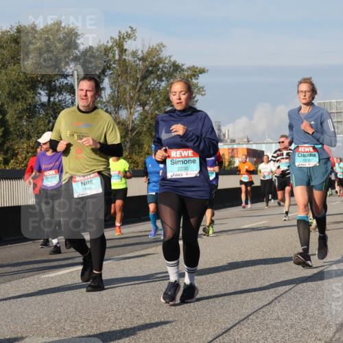 03.10.2025 - Köhlbrandbrückenlauf Luisa Fischer http://msf.ph/oto/9014603 03.10.2025 10:59:00 Position 3 1665, 2230, 3372 meine-sportfotos.de