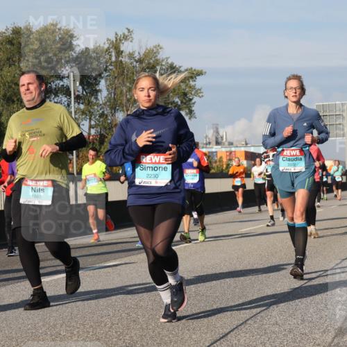 03.10.2025 - Köhlbrandbrückenlauf Luisa Fischer http://msf.ph/oto/9014607 03.10.2025 10:59:01 Position 3 21, 2025, 1665, 2230, 3372 meine-sportfotos.de