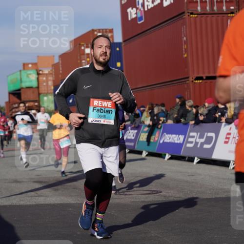 03.10.2025 - Köhlbrandbrückenlauf Michael Burmester http://msf.ph/oto/9014612 03.10.2025 10:14:36 Ziel 1305, 1598, 1633, 1820, 2230, 2747, 2832, 2834, 2837, 2938, 2951, 2986, 3645, 3843 meine-sportfotos.de