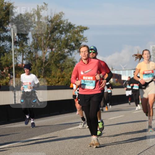 03.10.2025 - Köhlbrandbrückenlauf Luisa Fischer http://msf.ph/oto/9014632 03.10.2025 10:59:03 Position 3 431 meine-sportfotos.de
