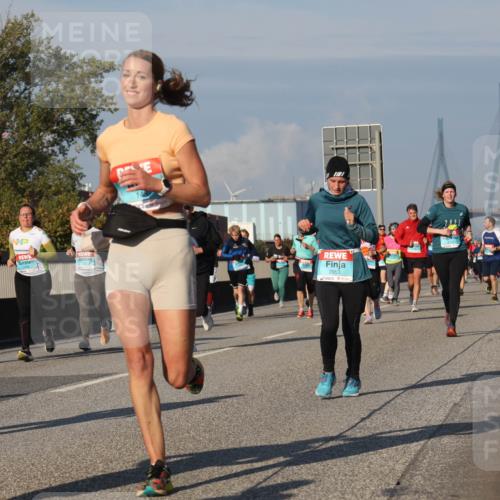 03.10.2025 - Köhlbrandbrückenlauf Luisa Fischer http://msf.ph/oto/9014652 03.10.2025 10:59:05 Position 3 2953 meine-sportfotos.de