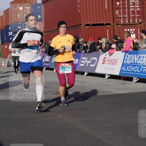03.10.2025 - Köhlbrandbrückenlauf Michael Burmester http://msf.ph/oto/9014655 03.10.2025 10:14:38 Ziel 1305, 1598, 1633, 1711, 1820, 2230, 2747, 2832, 2834, 2837, 2938, 2951, 2986, 3645, 3843 meine-sportfotos.de