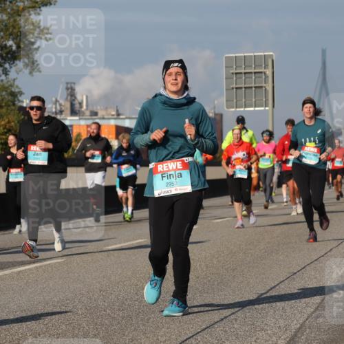 03.10.2025 - Köhlbrandbrückenlauf Luisa Fischer http://msf.ph/oto/9014664 03.10.2025 10:59:07 Position 3 1324, 3395, 2953 meine-sportfotos.de