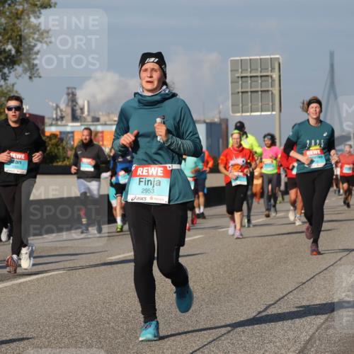 03.10.2025 - Köhlbrandbrückenlauf Luisa Fischer http://msf.ph/oto/9014669 03.10.2025 10:59:07 Position 3 361, 1324, 3395, 2953, 2025 meine-sportfotos.de
