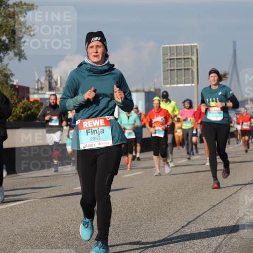 03.10.2025 - Köhlbrandbrückenlauf Luisa Fischer http://msf.ph/oto/9014672 03.10.2025 10:59:07 Position 3 3395, 2953 meine-sportfotos.de