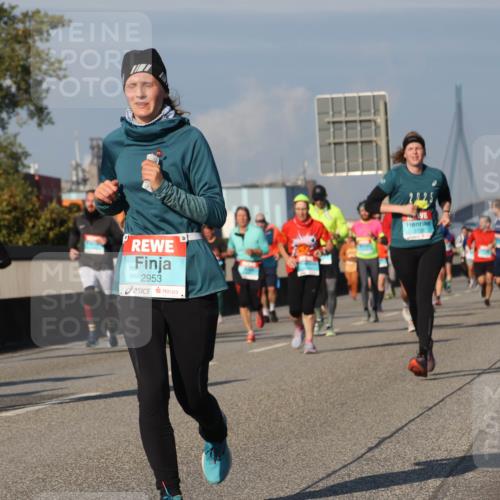 03.10.2025 - Köhlbrandbrückenlauf Luisa Fischer http://msf.ph/oto/9014677 03.10.2025 10:59:08 Position 3 2953 meine-sportfotos.de