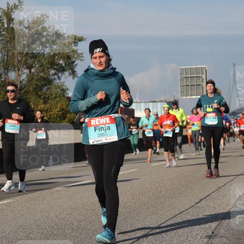 03.10.2025 - Köhlbrandbrückenlauf Luisa Fischer http://msf.ph/oto/9014680 03.10.2025 10:59:08 Position 3 2953 meine-sportfotos.de