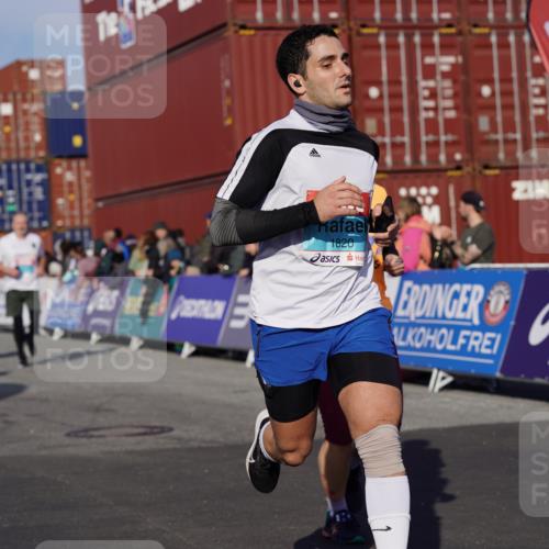 03.10.2025 - Köhlbrandbrückenlauf Michael Burmester http://msf.ph/oto/9014682 03.10.2025 10:14:39 Ziel 1305, 1598, 1633, 1674, 1711, 1820, 2230, 2832, 2834, 2837, 2938, 2951, 2986, 3645, 3843 meine-sportfotos.de