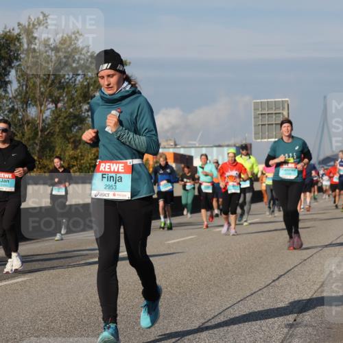 03.10.2025 - Köhlbrandbrückenlauf Luisa Fischer http://msf.ph/oto/9014684 03.10.2025 10:59:08 Position 3 361, 3395, 2953, 1, 25 meine-sportfotos.de