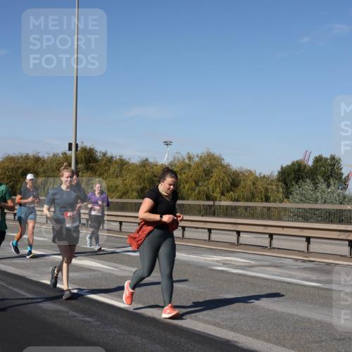 03.10.2025 - Köhlbrandbrückenlauf Julia Fischer http://msf.ph/oto/9014687 03.10.2025 13:10:38 Position 3  meine-sportfotos.de