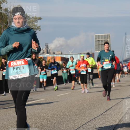 03.10.2025 - Köhlbrandbrückenlauf Luisa Fischer http://msf.ph/oto/9014688 03.10.2025 10:59:09 Position 3 3395, 2953 meine-sportfotos.de