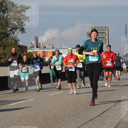03.10.2025 - Köhlbrandbrückenlauf Luisa Fischer http://msf.ph/oto/9014694 03.10.2025 10:59:09 Position 3 1735 meine-sportfotos.de