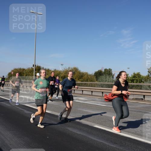 03.10.2025 - Köhlbrandbrückenlauf Julia Fischer http://msf.ph/oto/9014695 03.10.2025 13:10:40 Position 3  meine-sportfotos.de
