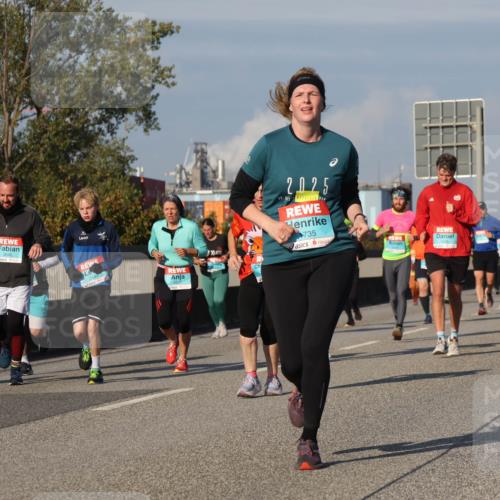 03.10.2025 - Köhlbrandbrückenlauf Luisa Fischer http://msf.ph/oto/9014712 03.10.2025 10:59:11 Position 3 2025, 735, 1456 meine-sportfotos.de
