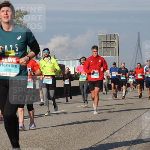 03.10.2025 - Köhlbrandbrückenlauf Luisa Fischer http://msf.ph/oto/9014725 03.10.2025 10:59:12 Position 3 3644, 7025, 1735 meine-sportfotos.de