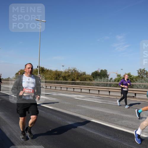 03.10.2025 - Köhlbrandbrückenlauf Julia Fischer http://msf.ph/oto/9014726 03.10.2025 13:10:43 Position 3 6118 meine-sportfotos.de
