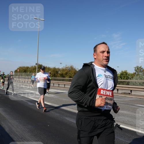 03.10.2025 - Köhlbrandbrückenlauf Julia Fischer http://msf.ph/oto/9014734 03.10.2025 13:10:44 Position 3 18 meine-sportfotos.de