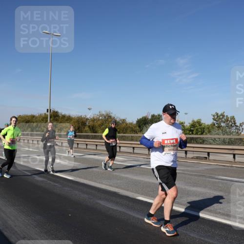 03.10.2025 - Köhlbrandbrückenlauf Julia Fischer http://msf.ph/oto/9014744 03.10.2025 13:10:45 Position 3 6698 meine-sportfotos.de