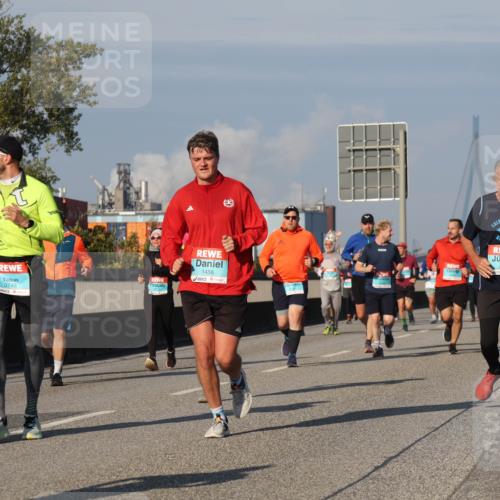 03.10.2025 - Köhlbrandbrückenlauf Luisa Fischer http://msf.ph/oto/9014747 03.10.2025 10:59:14 Position 3 3748, 1456, 2699 meine-sportfotos.de