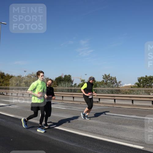03.10.2025 - Köhlbrandbrückenlauf Julia Fischer http://msf.ph/oto/9014756 03.10.2025 13:10:47 Position 3  meine-sportfotos.de