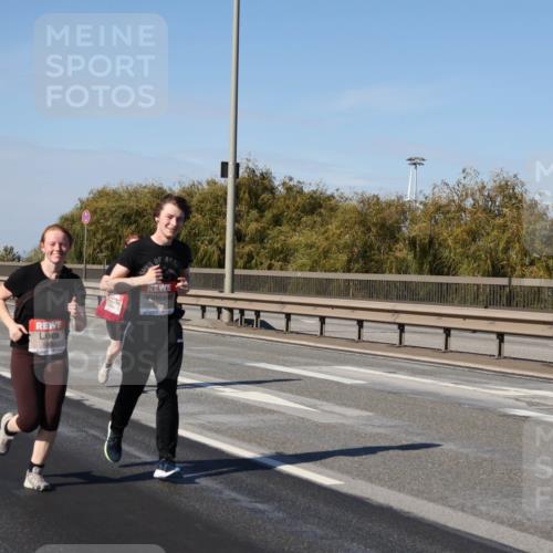 03.10.2025 - Köhlbrandbrückenlauf Julia Fischer http://msf.ph/oto/9014783 03.10.2025 13:10:53 Position 3  meine-sportfotos.de