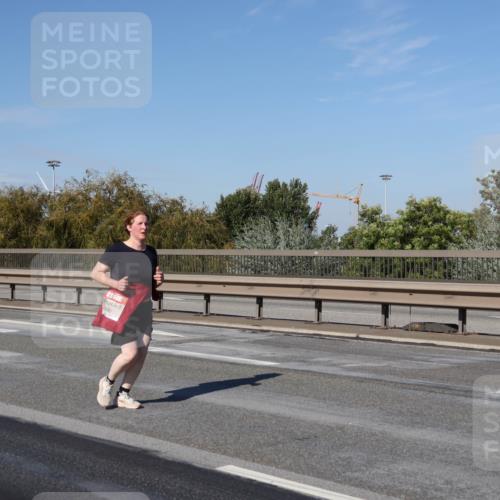 03.10.2025 - Köhlbrandbrückenlauf Julia Fischer http://msf.ph/oto/9014792 03.10.2025 13:10:56 Position 3  meine-sportfotos.de