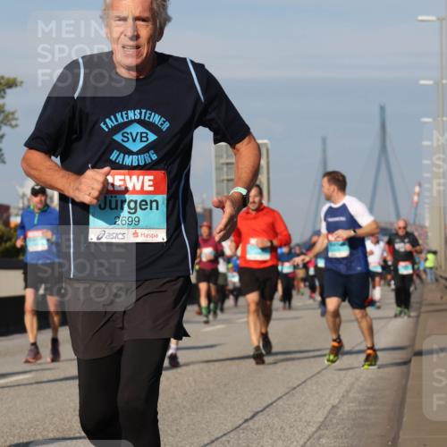 03.10.2025 - Köhlbrandbrückenlauf Luisa Fischer http://msf.ph/oto/9014794 03.10.2025 10:59:19 Position 3 2699 meine-sportfotos.de