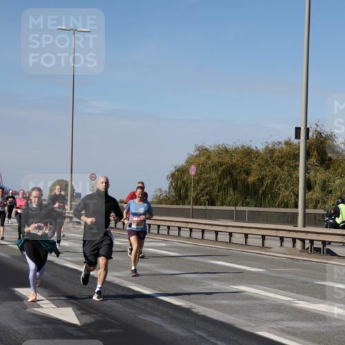 03.10.2025 - Köhlbrandbrückenlauf Julia Fischer http://msf.ph/oto/9014800 03.10.2025 13:10:59 Position 3  meine-sportfotos.de
