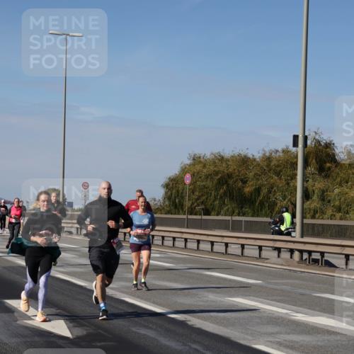 03.10.2025 - Köhlbrandbrückenlauf Julia Fischer http://msf.ph/oto/9014805 03.10.2025 13:10:59 Position 3  meine-sportfotos.de
