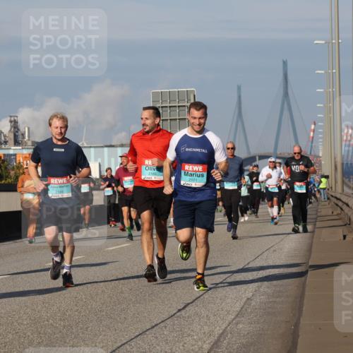03.10.2025 - Köhlbrandbrückenlauf Luisa Fischer http://msf.ph/oto/9014806 03.10.2025 10:59:20 Position 3 1510, 2165, 2171, 2144 meine-sportfotos.de