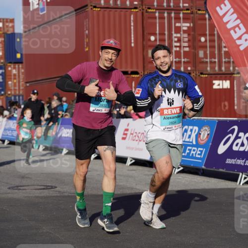 03.10.2025 - Köhlbrandbrückenlauf Michael Burmester http://msf.ph/oto/9014807 03.10.2025 10:14:43 Ziel 1220, 1427, 1598, 1633, 1655, 1674, 1711, 1820, 2230, 2832, 2834, 2837, 3499, 3500, 3699, 3744, 3843 meine-sportfotos.de