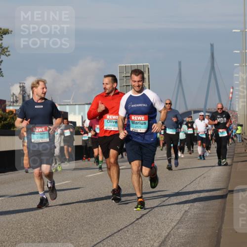03.10.2025 - Köhlbrandbrückenlauf Luisa Fischer http://msf.ph/oto/9014809 03.10.2025 10:59:21 Position 3 1510, 2144, 2165, 2171 meine-sportfotos.de