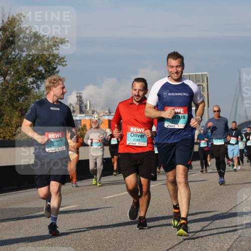 03.10.2025 - Köhlbrandbrückenlauf Luisa Fischer http://msf.ph/oto/9014818 03.10.2025 10:59:22 Position 3 510, 2144, 2165, 2171 meine-sportfotos.de