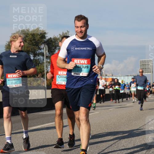 03.10.2025 - Köhlbrandbrückenlauf Luisa Fischer http://msf.ph/oto/9014842 03.10.2025 10:59:24 Position 3 2144, 2171, 2165 meine-sportfotos.de