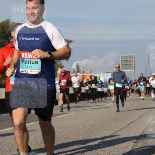 03.10.2025 - Köhlbrandbrückenlauf Luisa Fischer http://msf.ph/oto/9014844 03.10.2025 10:59:24 Position 3 2171 meine-sportfotos.de