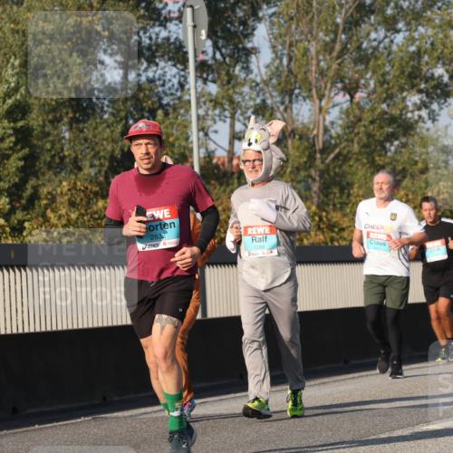03.10.2025 - Köhlbrandbrückenlauf Luisa Fischer http://msf.ph/oto/9014869 03.10.2025 10:59:27 Position 3 2832, 1289, 24 meine-sportfotos.de