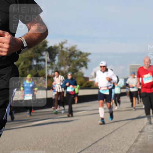 03.10.2025 - Köhlbrandbrückenlauf Luisa Fischer http://msf.ph/oto/9014924 03.10.2025 10:59:32 Position 3 327 meine-sportfotos.de