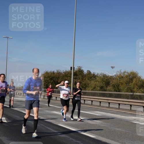 03.10.2025 - Köhlbrandbrückenlauf Julia Fischer http://msf.ph/oto/9014926 03.10.2025 13:11:26 Position 3  meine-sportfotos.de