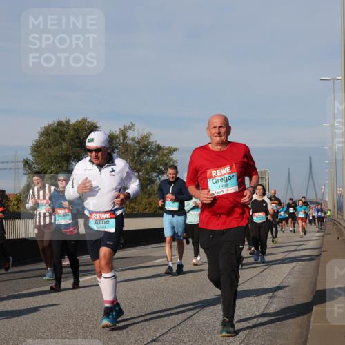 03.10.2025 - Köhlbrandbrückenlauf Luisa Fischer http://msf.ph/oto/9014937 03.10.2025 10:59:34 Position 3 2079, 2929, 1498 meine-sportfotos.de