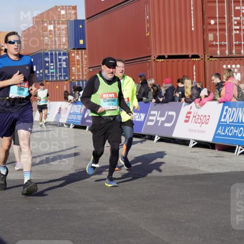 03.10.2025 - Köhlbrandbrückenlauf Michael Burmester http://msf.ph/oto/9014954 03.10.2025 10:14:48 Ziel 1220, 1427, 1655, 1674, 1711, 1813, 1852, 2044, 2812, 2832, 2834, 2837, 3499, 3500, 3699, 3744, 3750 meine-sportfotos.de