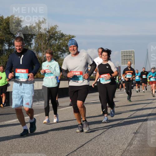 03.10.2025 - Köhlbrandbrückenlauf Luisa Fischer http://msf.ph/oto/9014956 03.10.2025 10:59:36 Position 3 7, 3796, 1745, 2044, 1796 meine-sportfotos.de