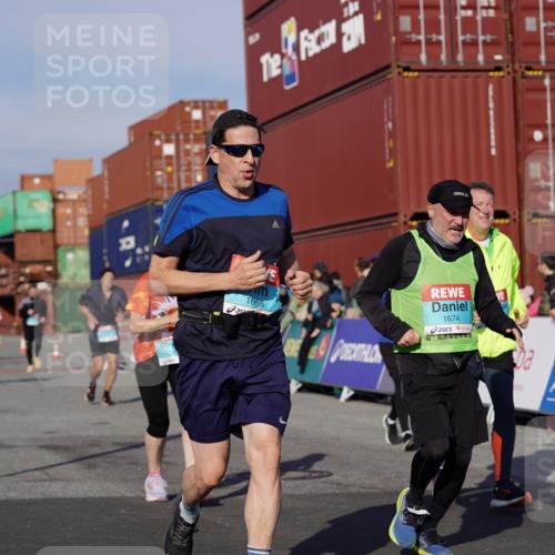 03.10.2025 - Köhlbrandbrückenlauf Michael Burmester http://msf.ph/oto/9014974 03.10.2025 10:14:48 Ziel 1220, 1427, 1655, 1674, 1711, 1813, 1852, 2044, 2812, 2832, 2834, 2837, 3499, 3500, 3699, 3744, 3750 meine-sportfotos.de