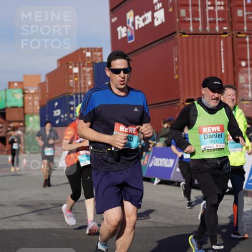 03.10.2025 - Köhlbrandbrückenlauf Michael Burmester http://msf.ph/oto/9014981 03.10.2025 10:14:48 Ziel 1220, 1427, 1655, 1674, 1711, 1813, 1852, 2044, 2812, 2832, 2834, 2837, 3499, 3500, 3699, 3744, 3750 meine-sportfotos.de