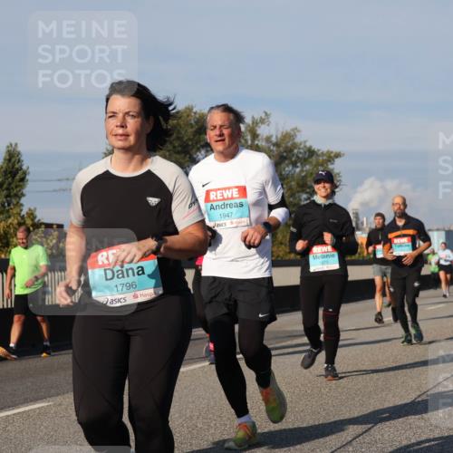 03.10.2025 - Köhlbrandbrückenlauf Luisa Fischer http://msf.ph/oto/9014982 03.10.2025 10:59:38 Position 3 1796, 1947, 1979 meine-sportfotos.de