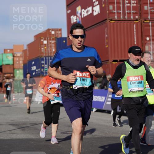 03.10.2025 - Köhlbrandbrückenlauf Michael Burmester http://msf.ph/oto/9014992 03.10.2025 10:14:49 Ziel 1220, 1427, 1655, 1674, 1711, 1813, 1852, 2044, 2812, 3499, 3500, 3699, 3744, 3750 meine-sportfotos.de