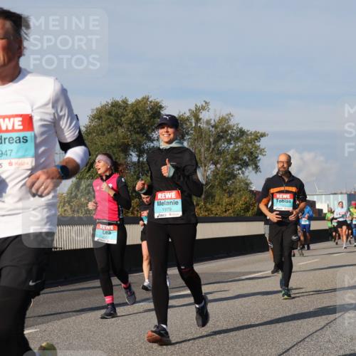 03.10.2025 - Köhlbrandbrückenlauf Luisa Fischer http://msf.ph/oto/9014993 03.10.2025 10:59:39 Position 3 1947, 2957, 1979 meine-sportfotos.de