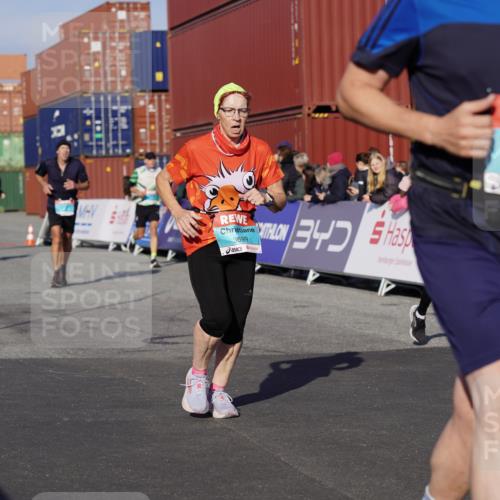 03.10.2025 - Köhlbrandbrückenlauf Michael Burmester http://msf.ph/oto/9015000 03.10.2025 10:14:49 Ziel 1220, 1427, 1655, 1674, 1711, 1813, 1852, 2044, 2812, 3499, 3500, 3699, 3744, 3750 meine-sportfotos.de